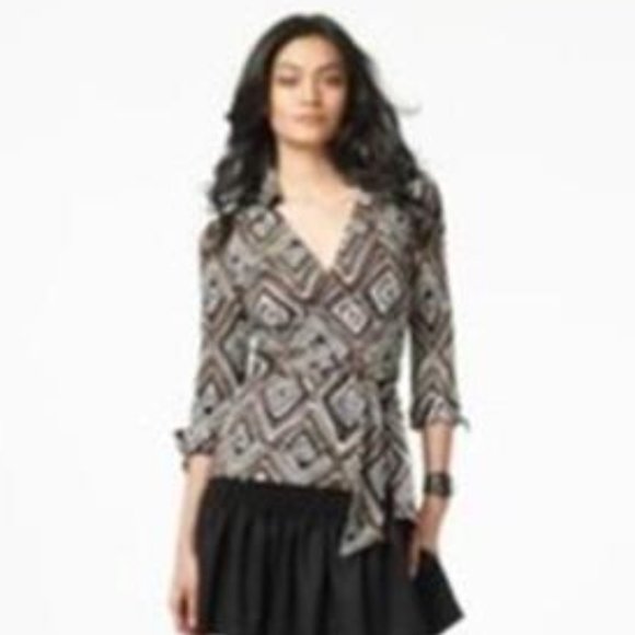 DVF Diane Von Furstenberg JILL Jersey Wrap Top Vintage Tribal Diamond Neutral - Picture 11 of 11